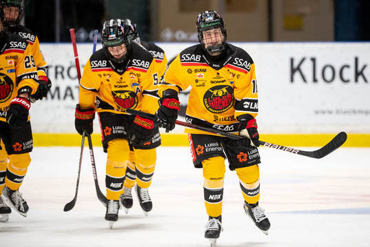 Luleås Petra Nieminen jublar