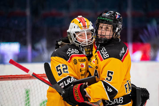 Luleås Sara Grahn och Johanna Fällman jublar
