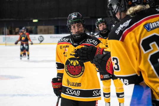 Luleås Petra Nieminen jublar