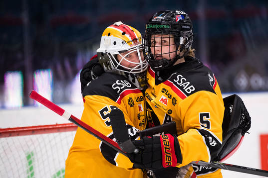 Luleås Sara Grahn och Johanna Fällman jublar