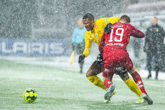 Mjällbys Amin Sarr och Östersunds Eirik Haugan