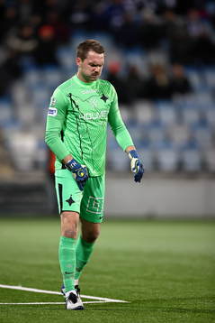IFK Norrköpings målvakt Oscar Jansson har ont
