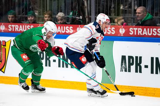 Leon Bristedt of Rögle and Sven Andrighetto of Zurich