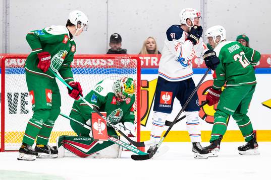 Erlend Lesund, goalkeeper Christoffer Rifalk against Marc