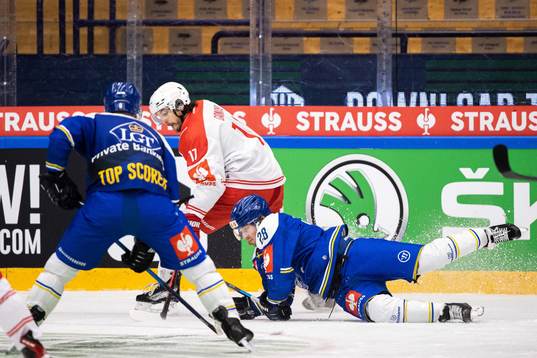 Manuel Ganahl of Klagenfurt and Justin Kloos of Leksand