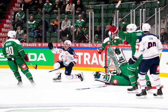 Yannick Weber of Zurich celebrates the 0-1 goal
