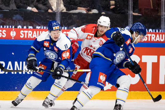 Leksands Martin Karlsson and Klagenfurts Thomas Vallant