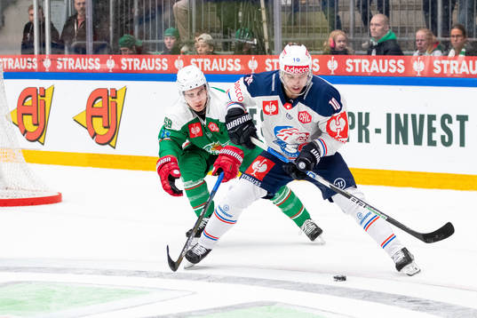 Ryan McKiernan of Rögle and Sven Andrighetto of Zurich