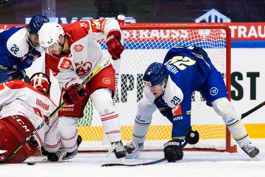 Justin Kloos of Leksand against Thomas Vallant of Klagenfurt