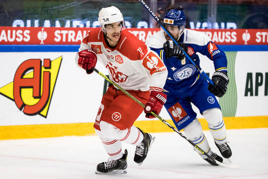 Klagenfurts Lukas Haudum and Leksands Matt Caito