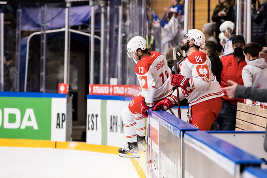 Klagenfurts Niklas Würschl and Steven Strong  players
