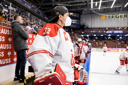 Klagenfurts goaltenderduring the CHL ice hockey game