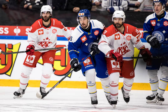 Leksands Max Veronneau and Klagenfurts Thomas Koch