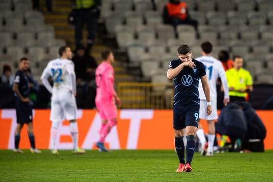 Antonio Colak of Malmö FF looks dejected