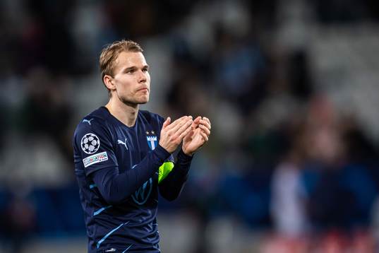 Oscar Lewicki of Malmö FF looks dejected