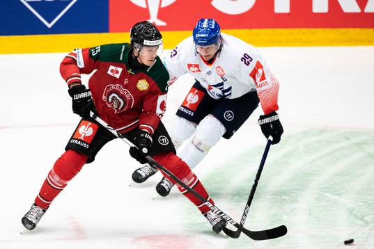Elmer Söderblom of Frölunda and Denis Reul of Adler