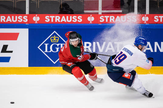 Stefan Elliot  of Frölunda and Lean Bergmann of Adler