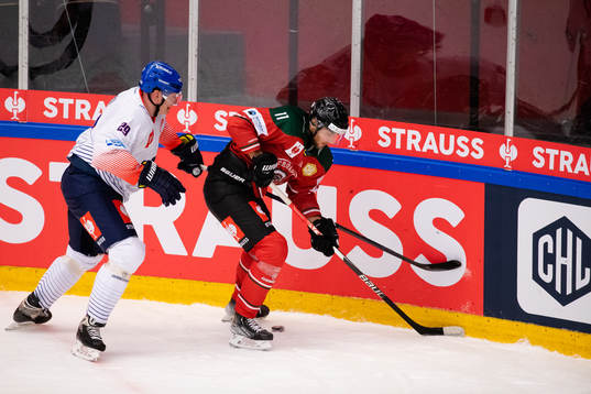 Denis Reul of Adler Mannheim and Jacob Olofsson of Frölunda