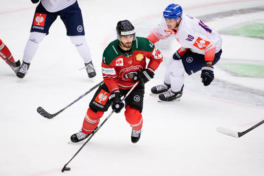 Michael Spacek of Frölunda and Valentino Klos of Adler