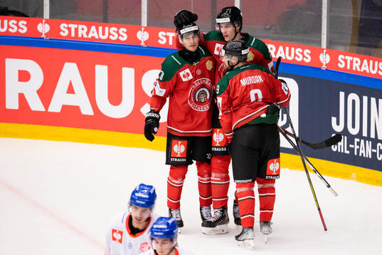 Elmer Söderblom of Frölunda celebrates scoring 3-1 with