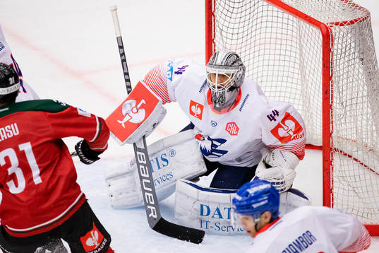 Goalkeeper Dennis Endras of Adler Mannheim