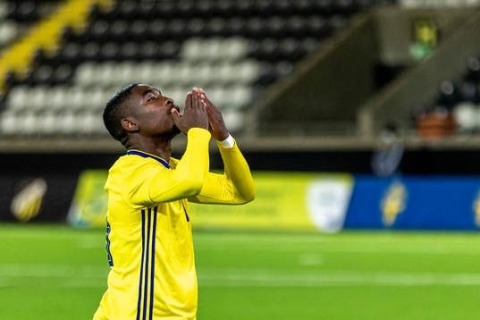 Sveriges  Emmanuel Tannor jublar
