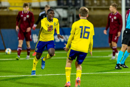 Sveriges Emmanuel Tannor jublar
