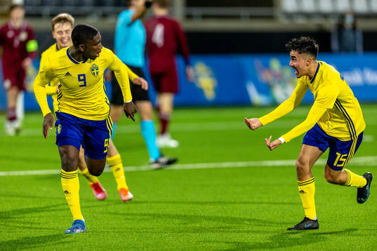 Sveriges Emmanuel Tannor och Alexander Hughes jublar