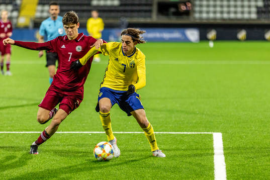 Sveriges Taha Ayari och Lettland  Ēriks Boroduška