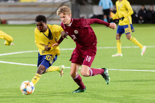 Sveriges Jardell Kanga mot Lettland  Kevins Cēsnieks