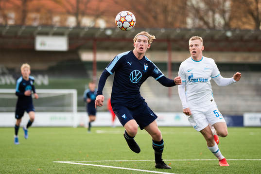 Pontus Strömberg of Malmö FF and Aleksandr Sandrachuk of