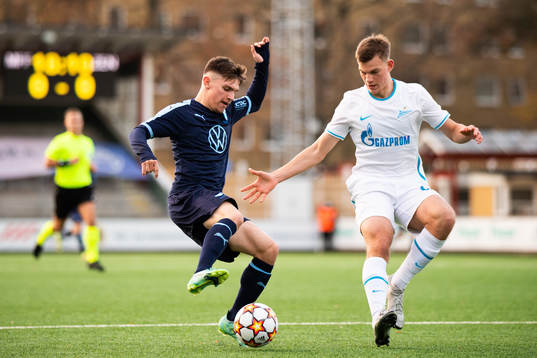 Isak Bjerkebo of Malmö FF and Danila Khotulev of Zenit