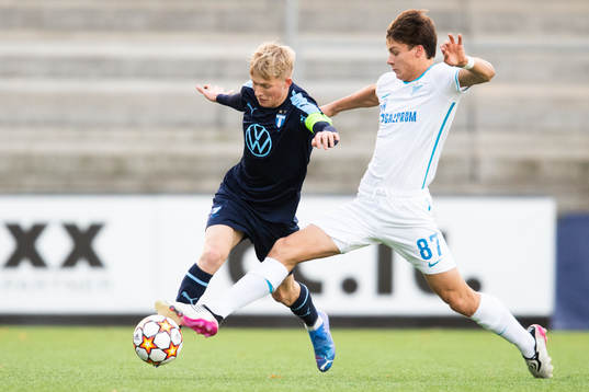Melker Widell of Malmö FF and Dmitrii Vasilev of Zenit
