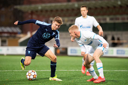 Hugo Bolin of Malmö FF and Aleksandr Sandrachuk of Zenit