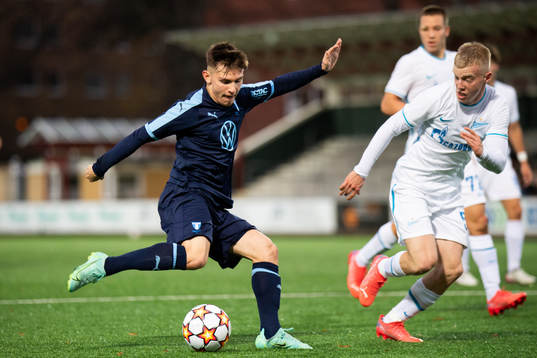 Isak Bjerkebo of Malmö FF and Aleksandr Sandrachuk of Zenit