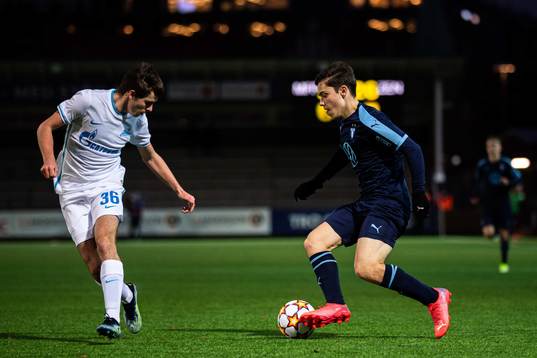 Dmitrii Bykov of Zenit and Ajdin Avdic of Malmö FF