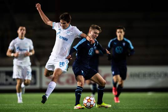 Dmitrii Bykov of Zenit and Hugo Bolin of Malmö FF