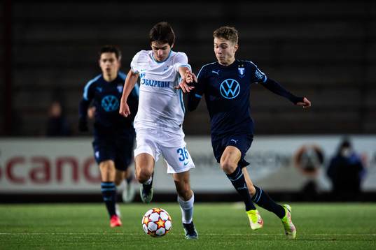 Dmitrii Bykov of Zenit and Hugo Bolin of Malmö FF