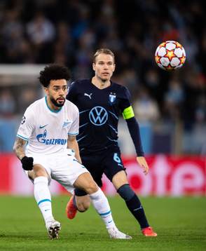 Claudinho of Zenit and Oscar Lewicki of Malmö FF