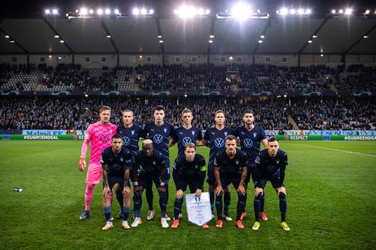The starting eleven of Malmö FF pose for a photo