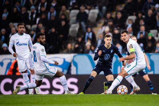 Veljko Birmancevic of Malmö FF against Wendel and Dejan