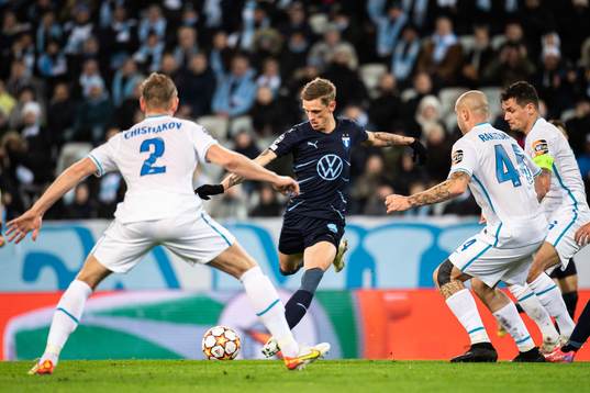 Sören Rieks of Malmö FF scores the 1-0 goal