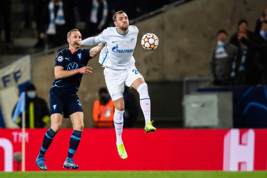 Franz Brorsson of Malmö FF and Artem Dzyuba of Zenit