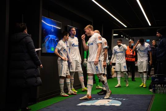 Artem Dzyuba of Zenit with teammates prior to the second