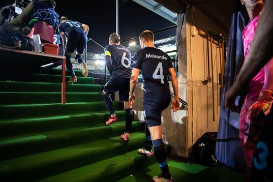 Oscar Lewicki and Niklas Moisander of Malmö FF enters the