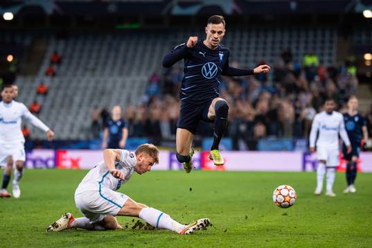 Dmitri Chistyakov of Zenit and Veljko Birmancevic of Malmö