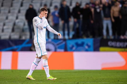 Artem Dzyuba of Zenit looks dejected