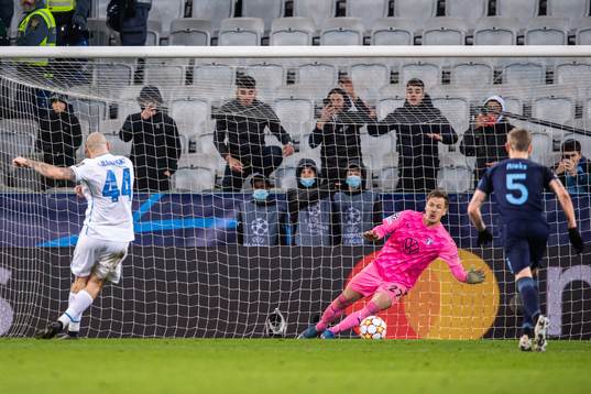 Yaroslav Rakits´kyy of Zenit scores the 1-1 goal behind