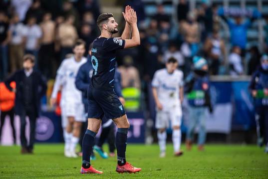 Antonio Colak of Malmö FF looks dejected