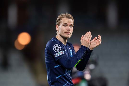 Oscar Lewicki of Malmö FF looks dejected